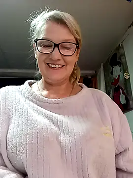 irinamaux online show from May 10, 3:32 am