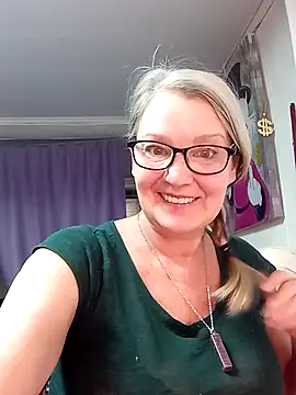 irinamaux online show from February 21, 12:01 am