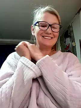 irinamaux online show from May 9, 2:42 pm