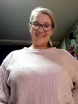 irinamaux online show from April 4, 2:45 pm