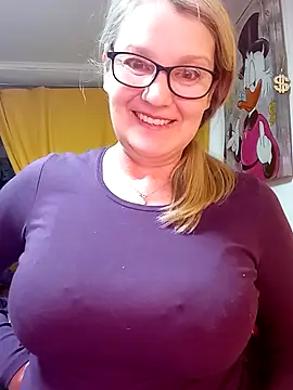 irinamaux online show from March 7, 11:10 pm