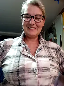 irinamaux online show from May 28, 12:51 am