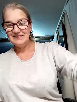 Snapshot of irinamaux chatting on October 11, 5:08 am irinamaux online show from October 11, 5:08 am