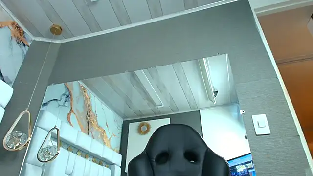 Snapshot of emily_madrid chatting on November 8, 5:44 am emily madrid online show from November 8, 5:44 am