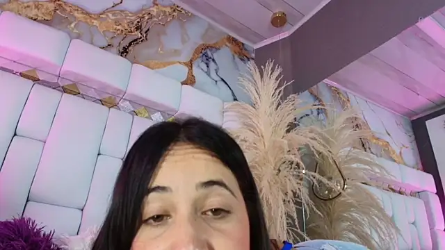 Snapshot of emily_madrid chatting on November 23, 5:50 am emily madrid online show from November 23, 5:50 am