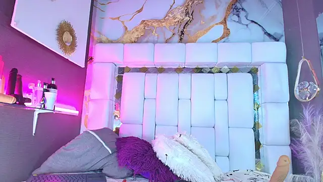 emily madrid online show from December 5, 5:50 am