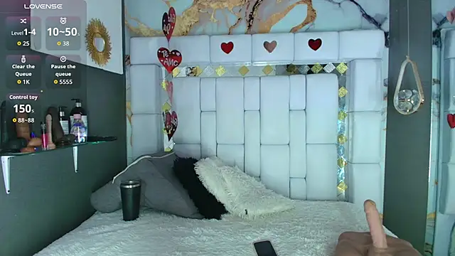 Snapshot of emily_madrid chatting on September 19, 5:33 am emily madrid online show from September 19, 5:33 am