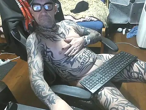 Tomi18cmm2 online show from November 4, 6:33 pm