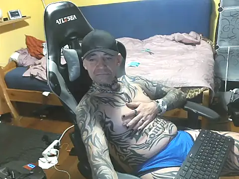 Tomi18cmm2 online show from October 31, 10:38 pm