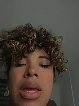 Brunettexio online show from November 13, 3:21 am