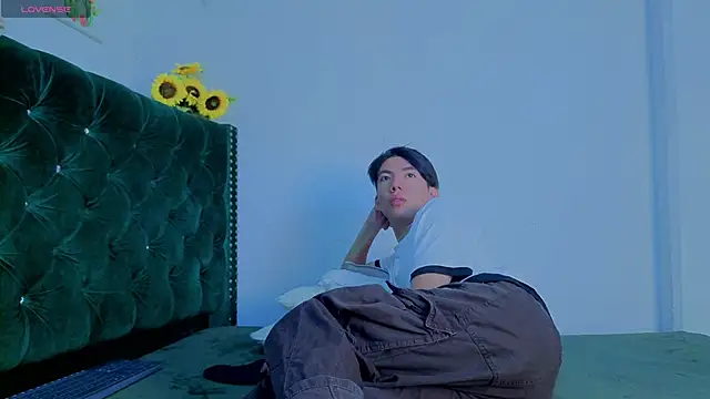 Levii Ackermann online show from March 16, 2:21 pm