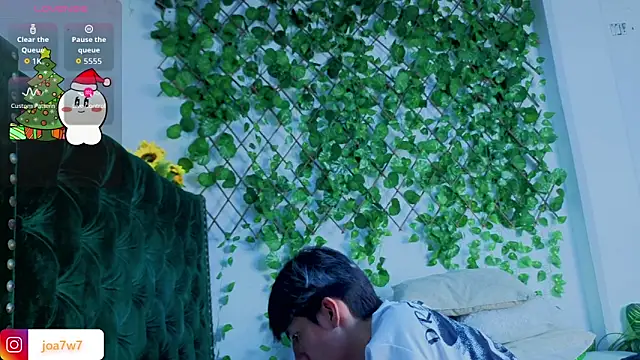 Levii Ackermann online show from December 5, 7:55 pm