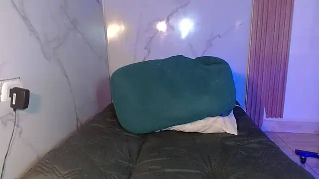 mollyguns online show from February 22, 8:21 pm