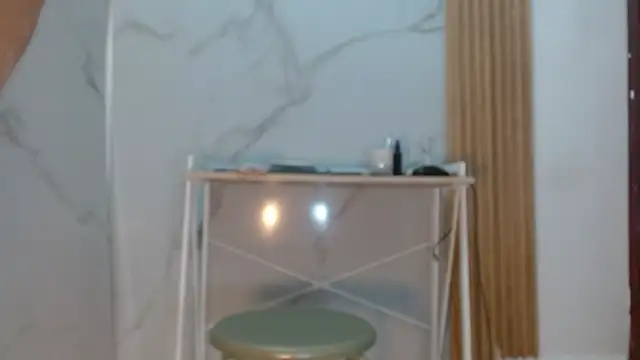 Snapshot of mollyguns chatting on October 18, 7:16 pm mollyguns online show from October 18, 7:16 pm