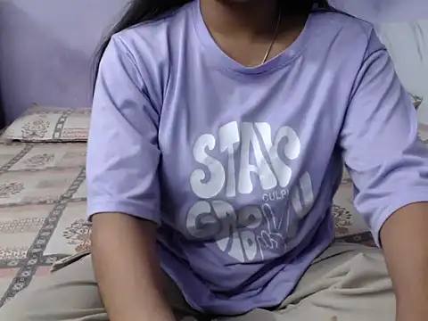 Snapshot of Freya_nia chatting on February 22, 7:03 pm Freya nia online show from February 22, 7:03 pm