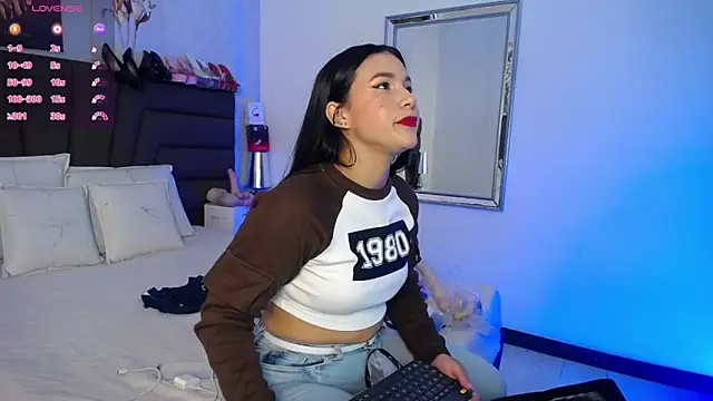 Sofi Perez  online show from March 21, 11:14 am