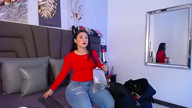 Sofi Perez  online show from April 5, 11:17 am