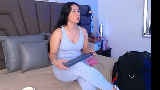 Sofi Perez  online show from May 13, 11:17 am