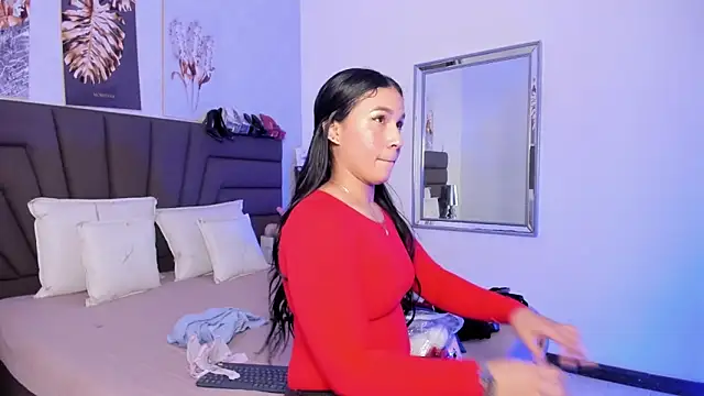 Sofi Perez  online show from March 19, 11:10 am