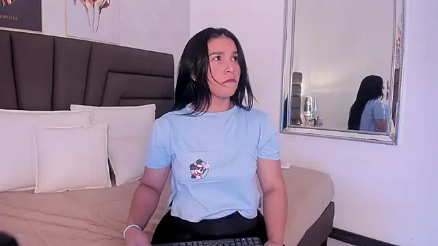 Snapshot of Sofi_Perez_ chatting on March 10, 11:23 am Sofi Perez online show from March 10, 11:23 am