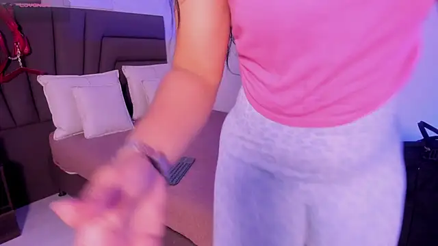 Sofi Perez  online show from February 25, 11:10 am