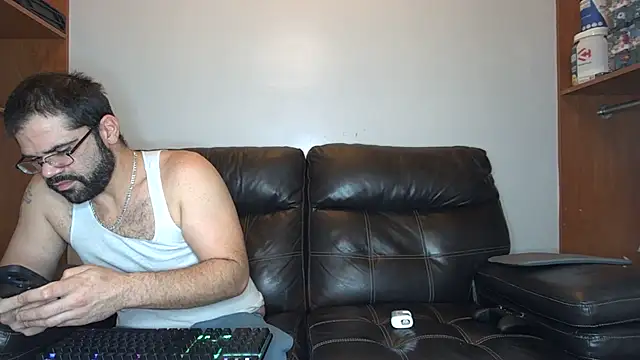 Zander823 online show from March 18, 7:04 pm