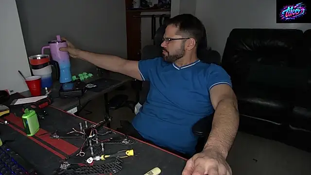 Zander823 online show from April 5, 10:44 am