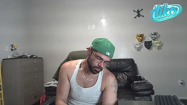 Zander823 online show from May 14, 1:02 am