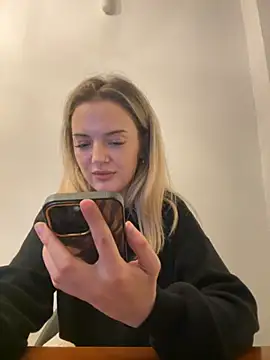 Snapshot of LexyGold chatting on November 14, 2:21 pm LexyGold online show from November 14, 2:21 pm