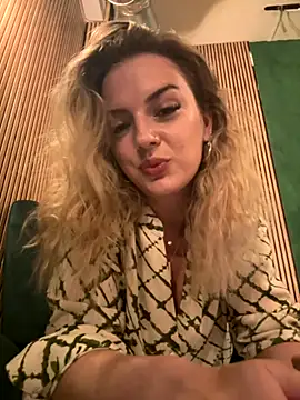 Snapshot of LexyGold chatting on October 10, 4:19 pm LexyGold online show from October 10, 4:19 pm