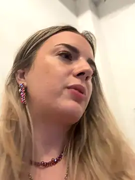 Snapshot of LexyGold chatting on November 8, 5:05 pm LexyGold online show from November 8, 5:05 pm