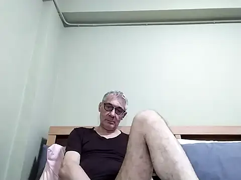 Snapshot of BIGUNCUTHARDCOCK chatting on October 15, 2:21 am BIGUNCUTHARDCOCK online show from October 15, 2:21 am