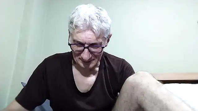 Snapshot of BIGUNCUTHARDCOCK chatting on November 7, 1:04 pm BIGUNCUTHARDCOCK online show from November 7, 1:04 pm