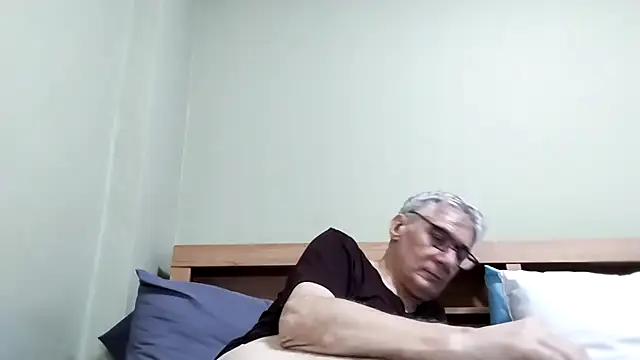 Snapshot of BIGUNCUTHARDCOCK chatting on November 9, 1:42 am BIGUNCUTHARDCOCK online show from November 9, 1:42 am