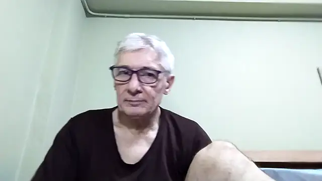 Snapshot of BIGUNCUTHARDCOCK chatting on November 4, 5:00 am BIGUNCUTHARDCOCK online show from November 4, 5:00 am