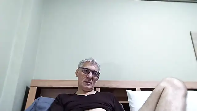 Snapshot of BIGUNCUTHARDCOCK chatting on November 23, 1:48 am BIGUNCUTHARDCOCK online show from November 23, 1:48 am