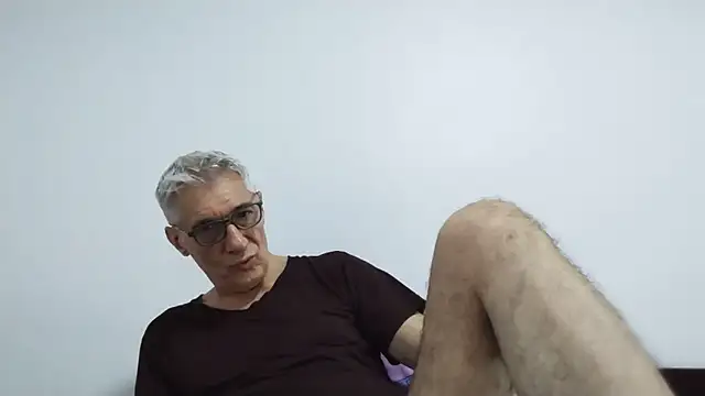 Snapshot of BIGUNCUTHARDCOCK chatting on June 6, 12:16 am BIGUNCUTHARDCOCK online show from June 6, 12:16 am