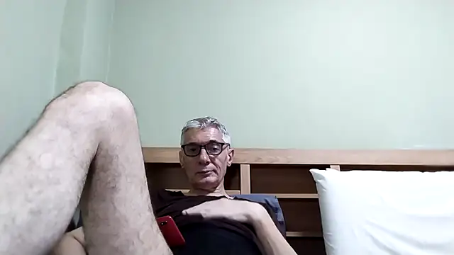 Snapshot of BIGUNCUTHARDCOCK chatting on December 3, 12:37 pm BIGUNCUTHARDCOCK online show from December 3, 12:37 pm