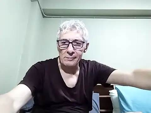 Snapshot of BIGUNCUTHARDCOCK chatting on November 15, 1:26 pm BIGUNCUTHARDCOCK online show from November 15, 1:26 pm