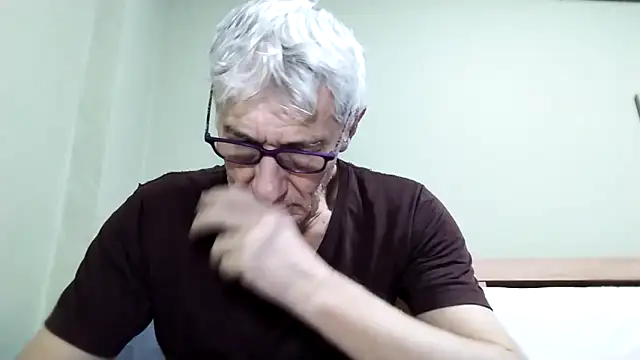 Snapshot of BIGUNCUTHARDCOCK chatting on November 26, 12:32 am BIGUNCUTHARDCOCK online show from November 26, 12:32 am