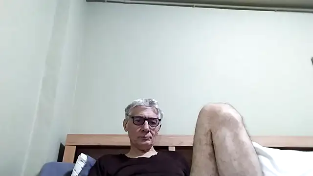 Snapshot of BIGUNCUTHARDCOCK chatting on November 28, 1:44 pm BIGUNCUTHARDCOCK online show from November 28, 1:44 pm