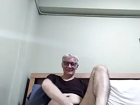 Snapshot of BIGUNCUTHARDCOCK chatting on November 22, 1:43 pm BIGUNCUTHARDCOCK online show from November 22, 1:43 pm