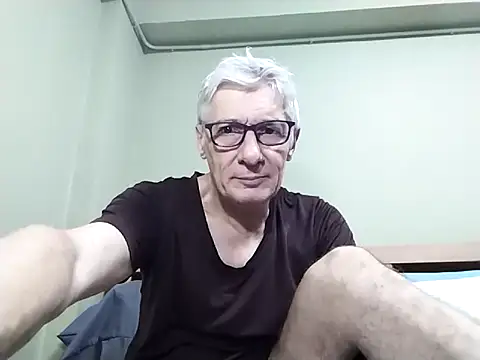 Snapshot of BIGUNCUTHARDCOCK chatting on November 17, 1:53 am BIGUNCUTHARDCOCK online show from November 17, 1:53 am