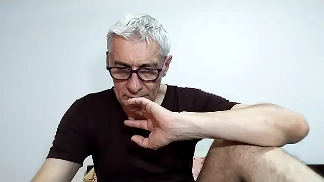 Snapshot of BIGUNCUTHARDCOCK chatting on February 3, 1:27 am BIGUNCUTHARDCOCK online show from February 3, 1:27 am