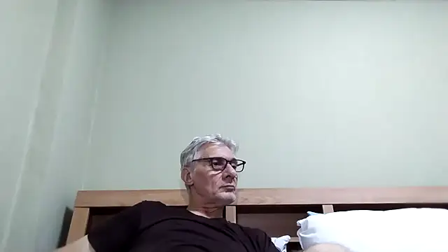 Snapshot of BIGUNCUTHARDCOCK chatting on November 20, 12:06 pm BIGUNCUTHARDCOCK online show from November 20, 12:06 pm