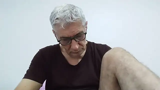 Snapshot of BIGUNCUTHARDCOCK chatting on June 10, 1:29 am BIGUNCUTHARDCOCK online show from June 10, 1:29 am