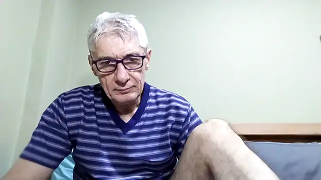 Snapshot of BIGUNCUTHARDCOCK chatting on October 17, 11:39 pm BIGUNCUTHARDCOCK online show from October 17, 11:39 pm