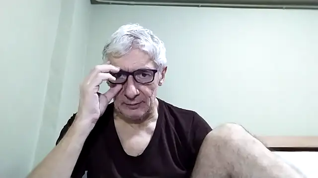 Snapshot of BIGUNCUTHARDCOCK chatting on November 26, 1:22 pm BIGUNCUTHARDCOCK online show from November 26, 1:22 pm