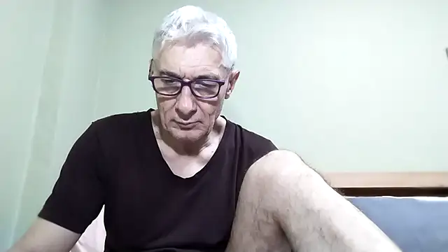 Snapshot of BIGUNCUTHARDCOCK chatting on October 13, 2:24 am BIGUNCUTHARDCOCK online show from October 13, 2:24 am