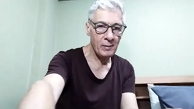 Snapshot of BIGUNCUTHARDCOCK chatting on October 22, 12:43 am BIGUNCUTHARDCOCK online show from October 22, 12:43 am